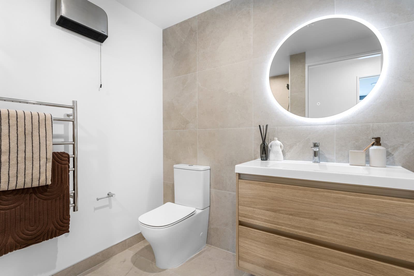 Gloucester Green apartment kitchen tiling